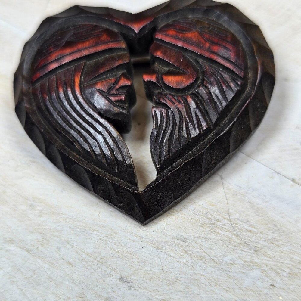 Vtg Hokkaido Wood Carved Heart brooch Artist signed Rare Jewelry dated 1965 - Picture 8 of 11